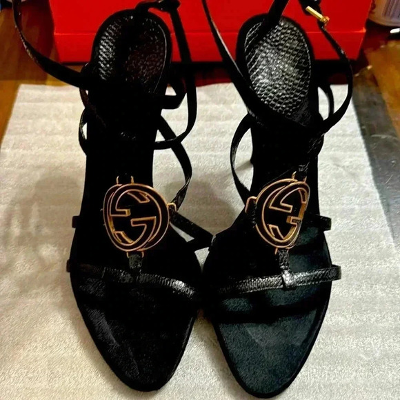 GUCCI Karung Stiletto. Made of Karung (snake skin) and leather. Satin sole. - Picture 2 of 6